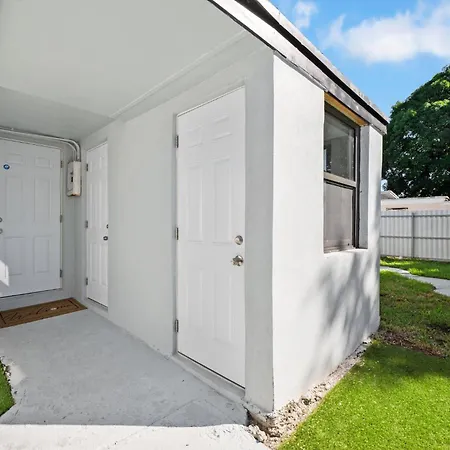 3 Bedroom And 2 Bath North Miami, Florida Extérieur photo